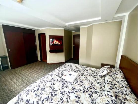 1420 Lujosa Habitacion - Hotel Akros Quito Bagian luar foto