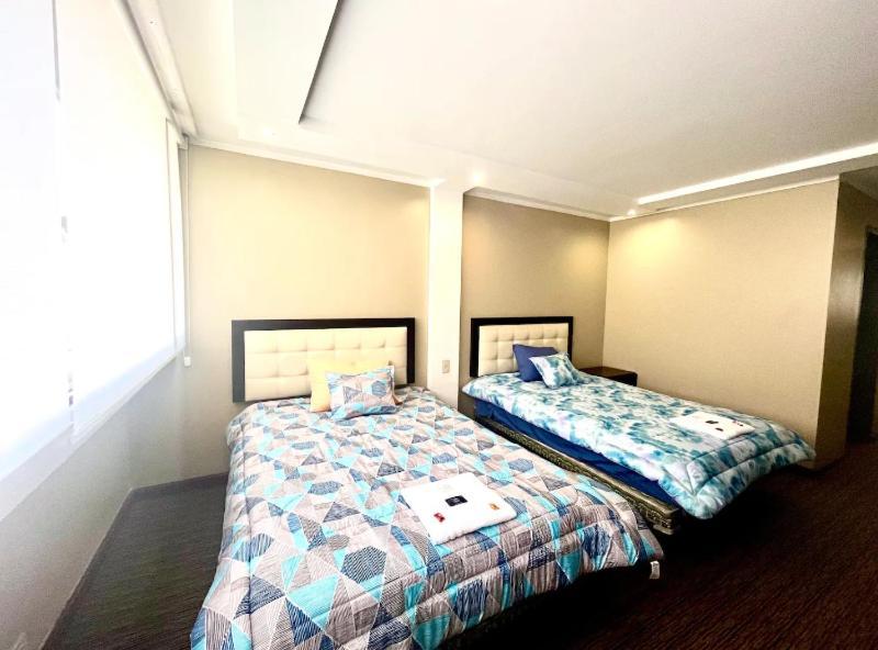 1420 Lujosa Habitacion - Hotel Akros Quito Bagian luar foto