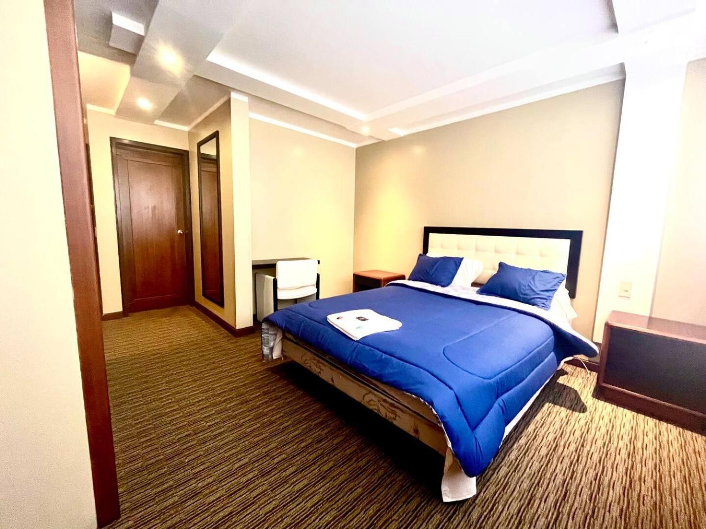1420 Lujosa Habitacion - Hotel Akros Quito Bagian luar foto