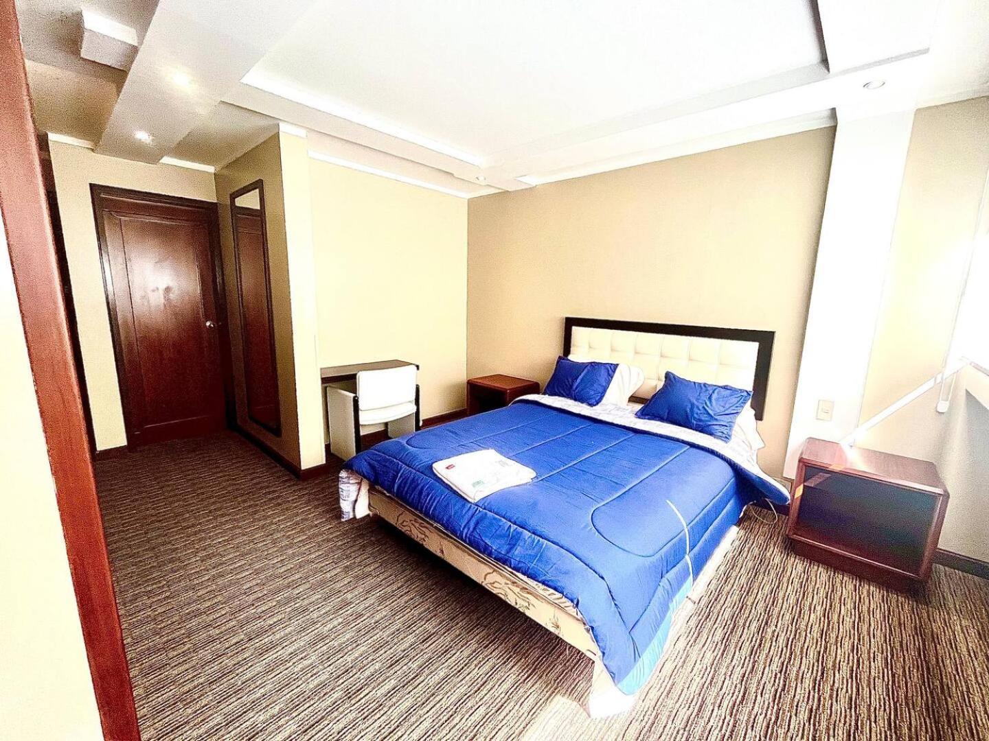1420 Lujosa Habitacion - Hotel Akros Quito Bagian luar foto